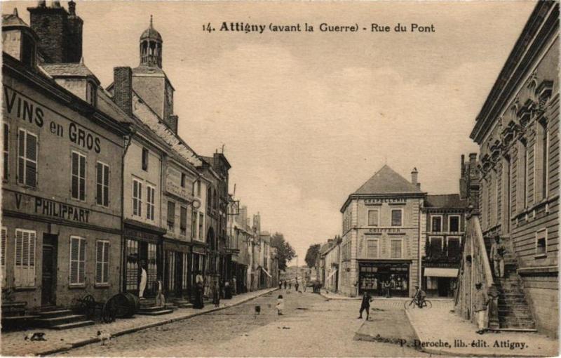 Carte postale ancienne Attigny (avant la Guerre) - Rue du Pont à Attigny