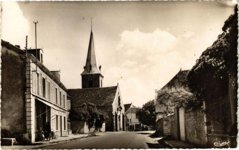 Carte postale ancienne Chalindrey - Place de l'Eglise à Chalindrey