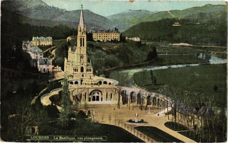 Carte postale ancienne Ed. Aqua Lourdes La Basilique vue plongeante à Lourdes