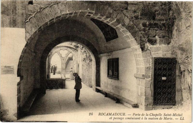 Carte postale ancienne Rocamadour-Porte de la Chapelle Saint-Michel à Rocamadour