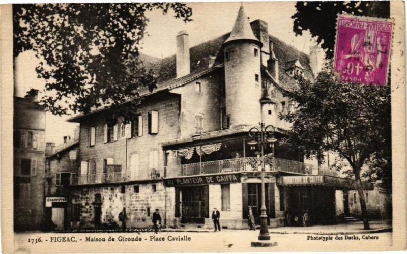 Carte postale ancienne Figeac - Maison de Gironde - Place Cavialle à Figeac
