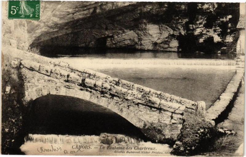 Carte postale ancienne Cahors-La Fontaine des Chartreux à Cahors