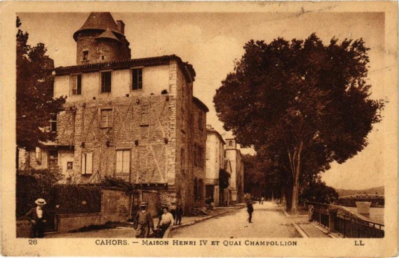 Carte postale ancienne Cahors - Maison Henri Iv et Quai Champollion à Cahors