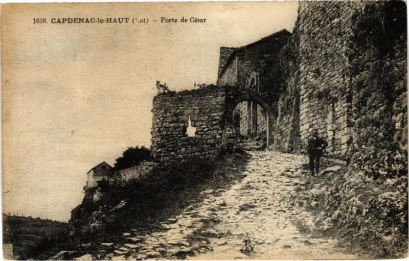 Carte postale ancienne Capdenac-le-Haut - Porte de Cesar à Capdenac