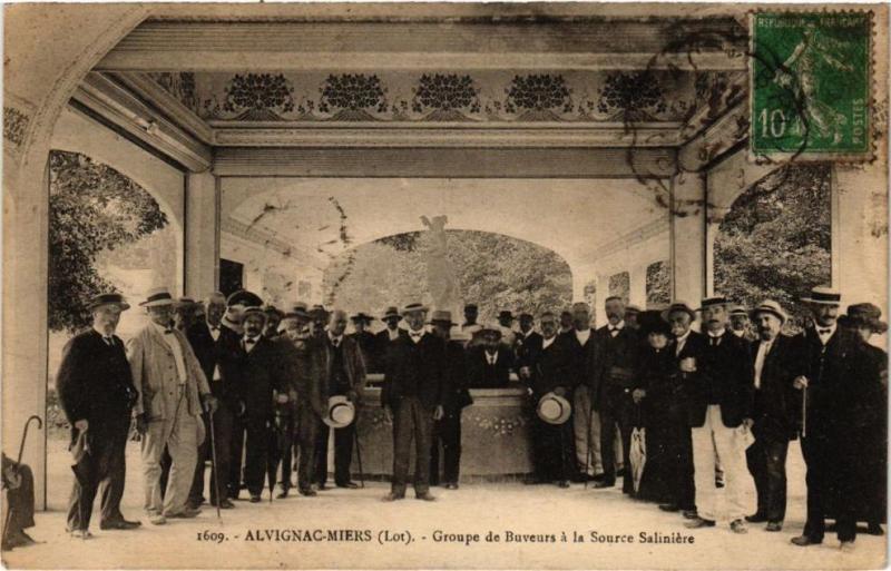 Carte postale ancienne Alvignac-Miers - Groupe de Bouveurs a la Source Saliniere à Alvignac