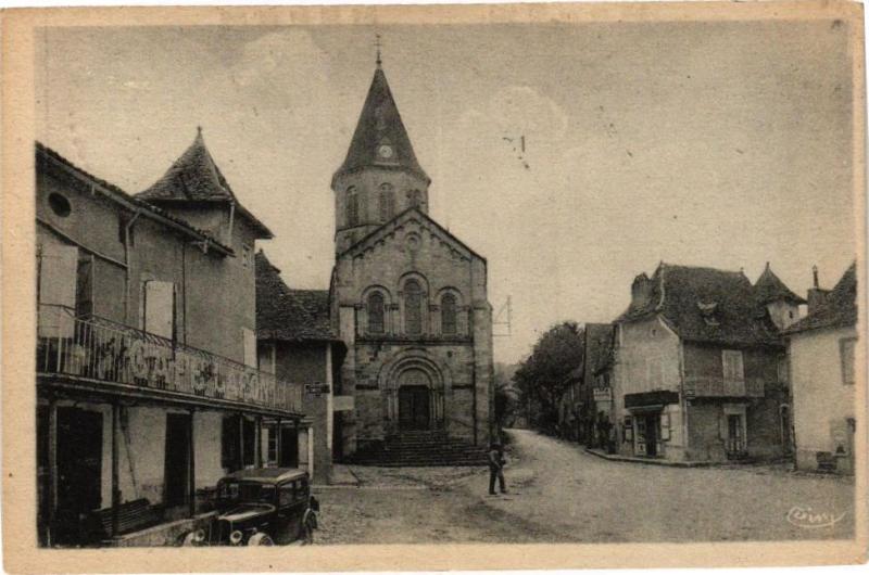 Carte postale ancienne Aynac - Un coin de la Place à Aynac