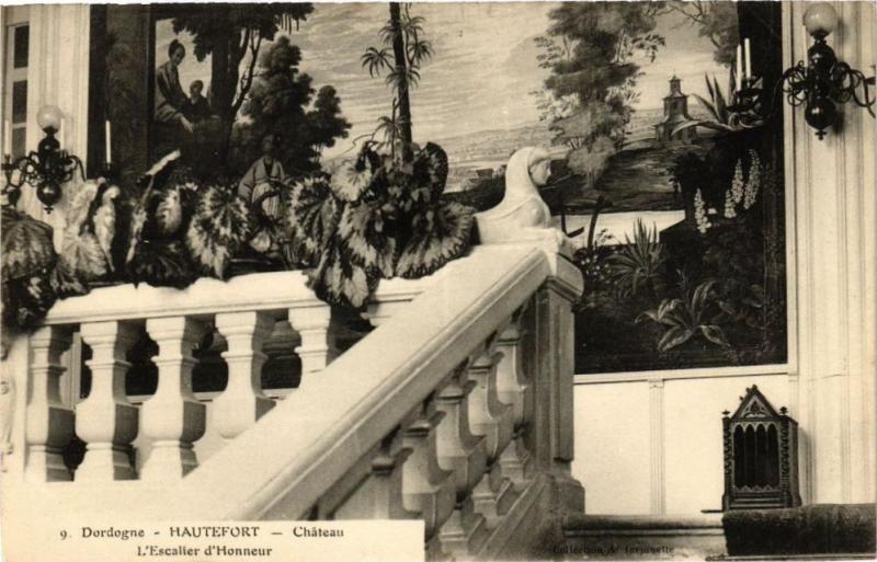 Carte postale ancienne Hautefort-Chateau-L'Escalier d'Honneur à Hautefort