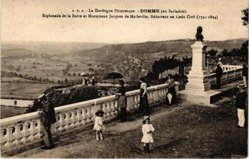 Carte postale ancienne Domme-Esplanade de la Barre et Monument Jacques de Malleville à Domme