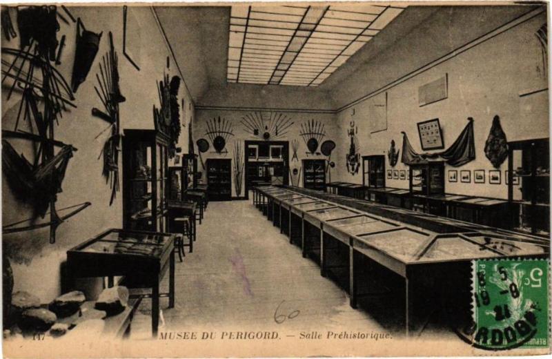 Carte postale ancienne Musée du Perigord-Salle Préhistorique
