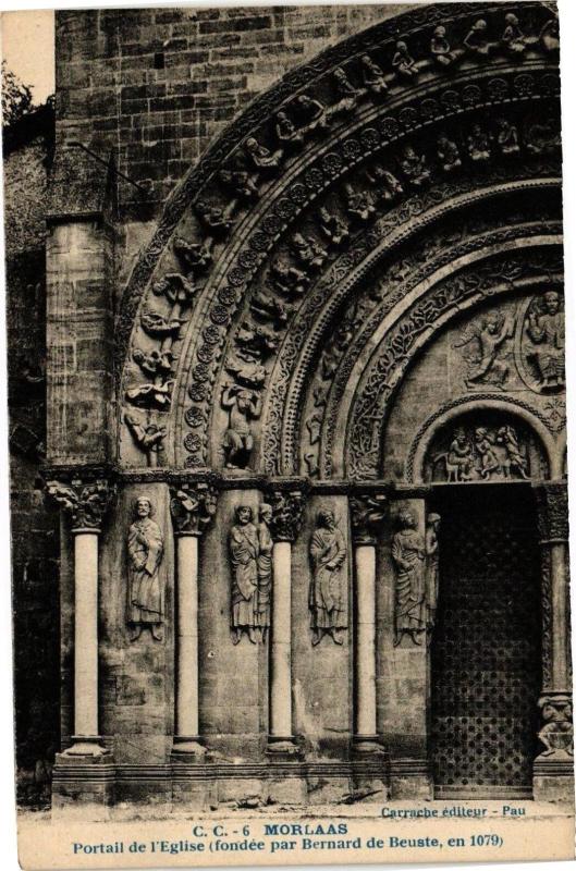 Carte postale ancienne Morlaas - Portail de l'Eglise à Morlaàs