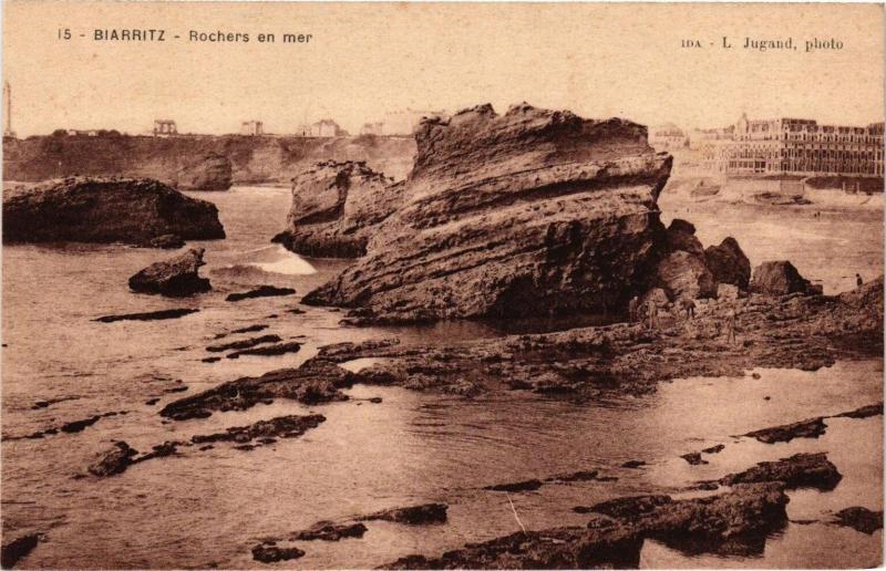 Carte postale ancienne Biarritz - Rochers en mer à Biarritz