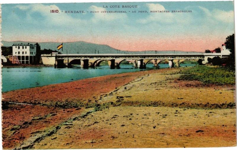 Carte postale ancienne Hendaye - Pont International - Au Fond Montagnes Espagnoles à Hendaye