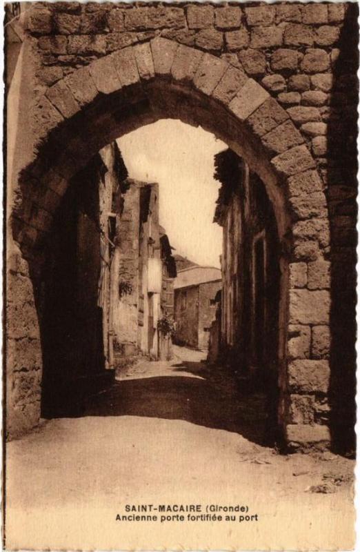 Carte postale ancienne Saint-Macaire (Gironde) - Ancienne porte fortifiée au port à Saint-Macaire