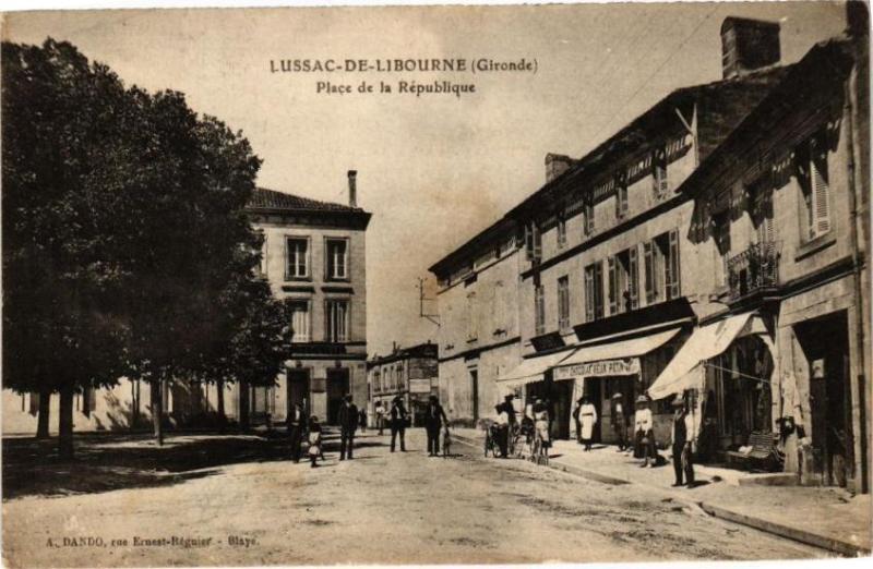 Carte postale ancienne Lussac-de-Libourne (Gironde) - Place de la République à Libourne