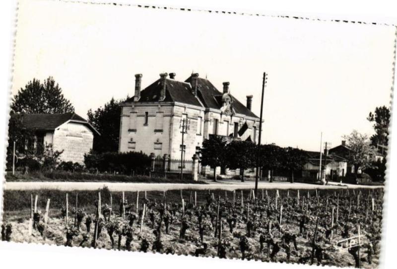 Carte postale ancienne Vignonet (Gironde) - La Mairie à Vignonet