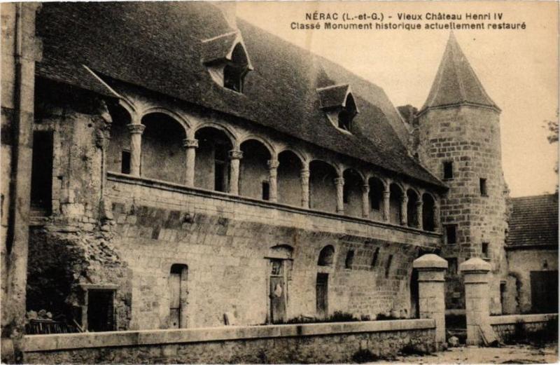 Carte postale ancienne Nerac-Vieux Chateau Henri Iv-Classe Monument historique