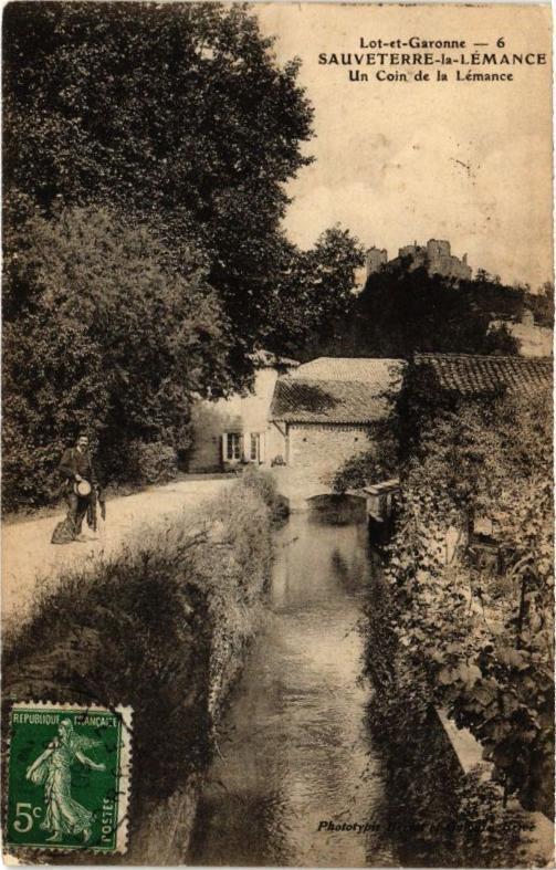 Carte postale ancienne Lot-et Garonne-Sauveterre la Lemance-Un Coin de la Lemance