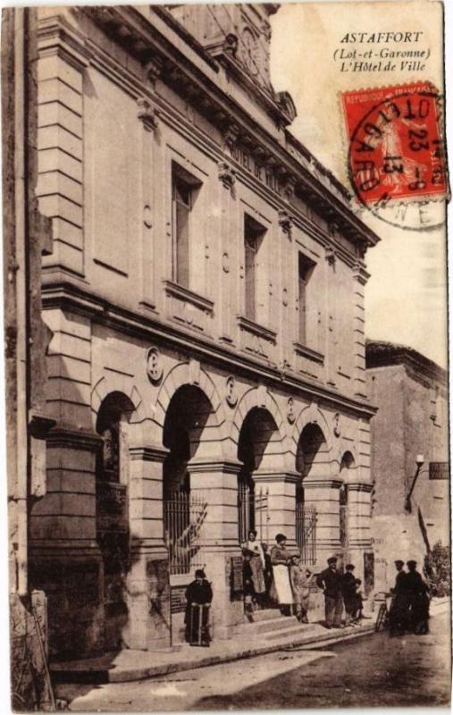 Carte postale ancienne Astaffort - L'Hotel de Ville à Astaffort