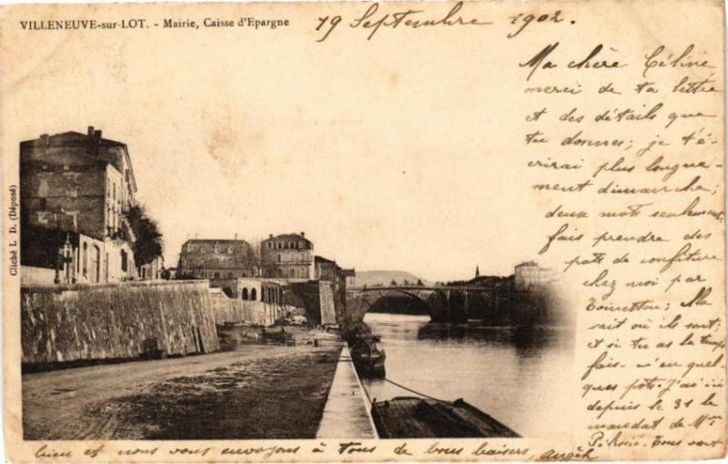 Carte postale ancienne Villeneuve-sur-Lot-Mairie Caisse d'Epargne à Villeneuve-sur-Lot