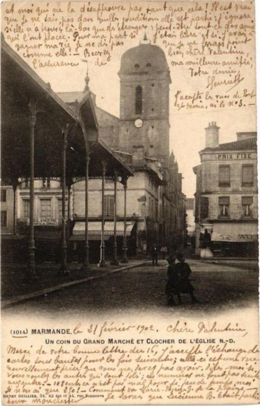 Carte postale ancienne Marmande - Un Coin du Grand Marche et Clocher de l'Eglise à Marmande