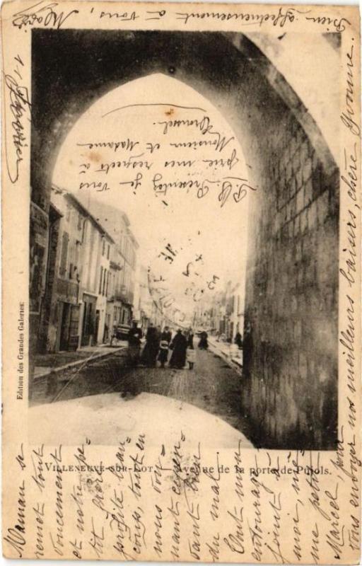 Carte postale ancienne Villeneuve-sur-Lot-Avenue de la porte de Pujols à Pujols