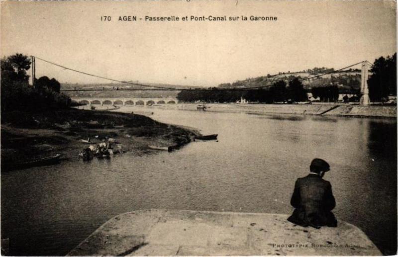 Carte postale ancienne Agen-Passerelle et Pont Canal sur la Garonne