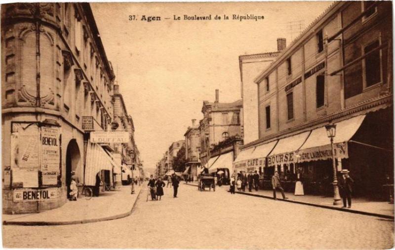Carte postale ancienne Agen - Le Boulevard de la Republique à Agen