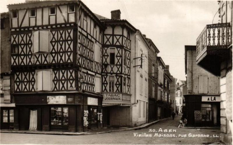Carte postale ancienne Agen - Vieilles Maisons Rue Garonne à Agen