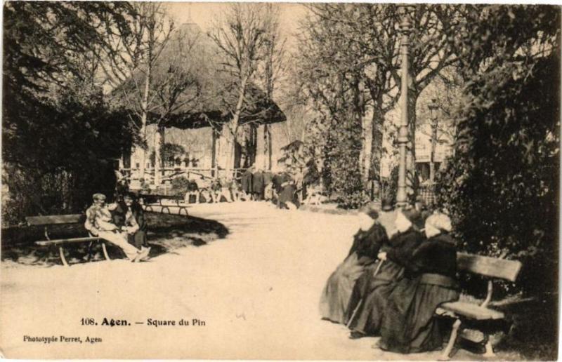 Carte postale ancienne Agen - Square du Pin à Agen