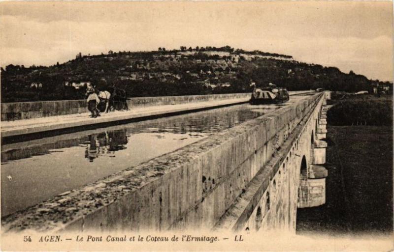Carte postale ancienne Agen - Le Pont Canal et le Coteau de l'Ermitage à Agen