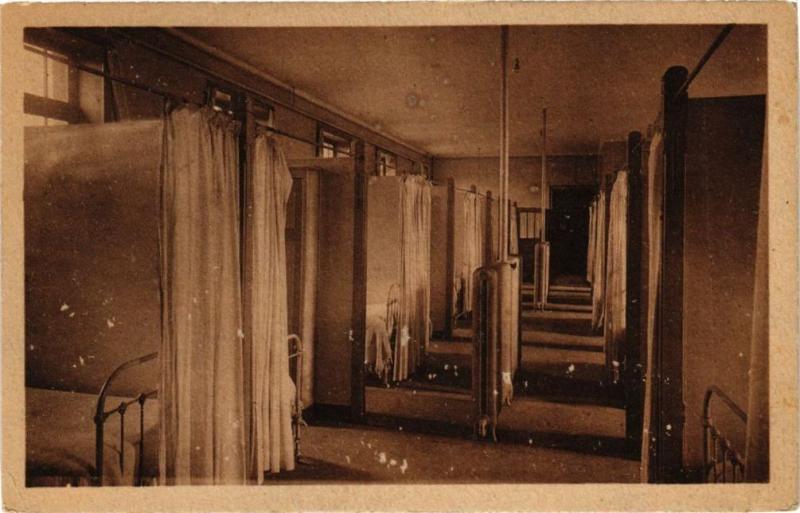 Carte postale ancienne Nantes - Lycée Gabriel Guist'hau - Un Dortoir à Nantes