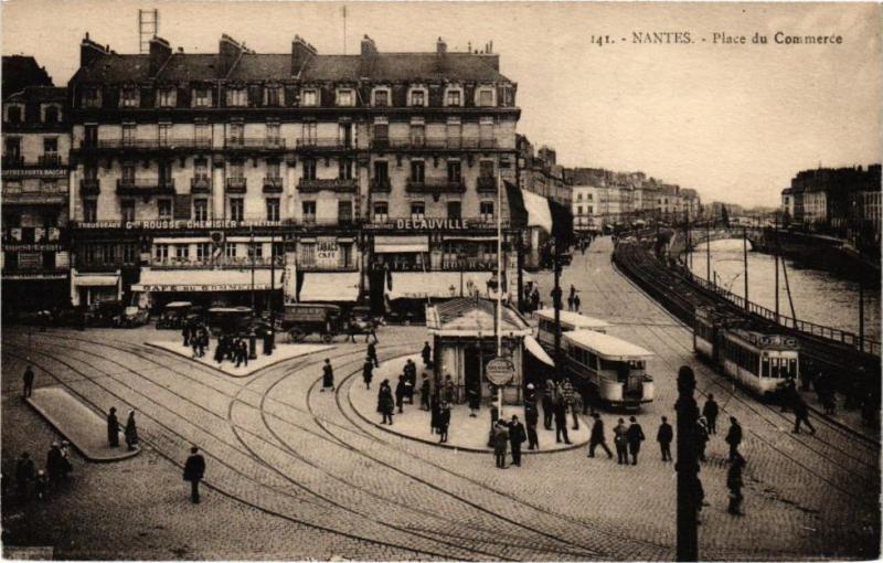 Carte postale ancienne Nantes - Place du Commerce à Nantes