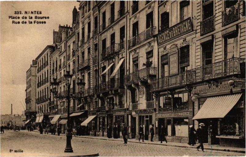 Carte postale ancienne Nantes - Place de la Bource - Rue de la Fosse à Nantes