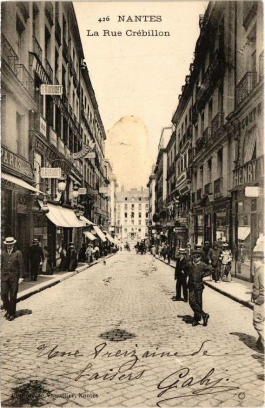 Carte postale ancienne Nantes - La Rue Crebillon à Nantes