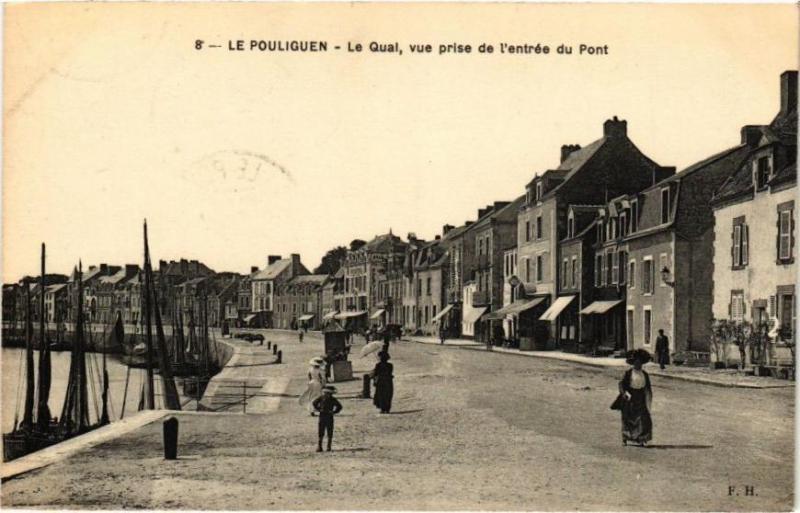 Carte postale ancienne Le Pouliguen - Le Quai vue prise de l'entrée du Pont au Pouliguen