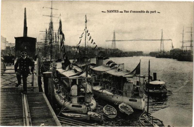 Carte postale ancienne Nantes - Vue d'ensemble du port à Nantes