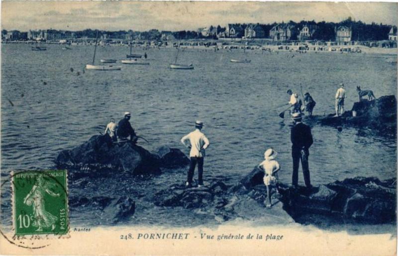 Carte postale ancienne Pornichet - Vue générale de la place à Pornichet
