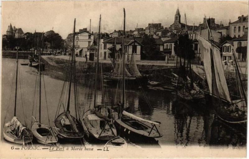 Carte postale ancienne Pornic - Le Port a Marée basse à Pornic