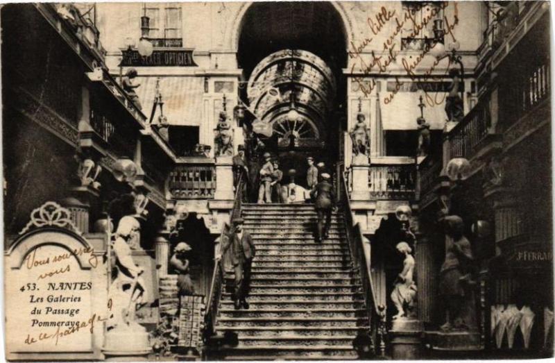 Carte postale ancienne Nantes - Les Galeries du Passage Pommeraye à Nantes