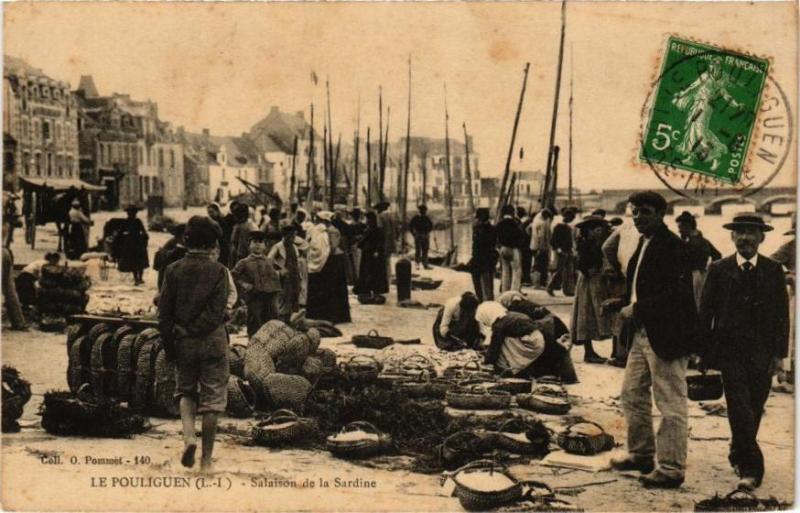 Carte postale ancienne Le Pouliguen - Salaison de la Sardine au Pouliguen