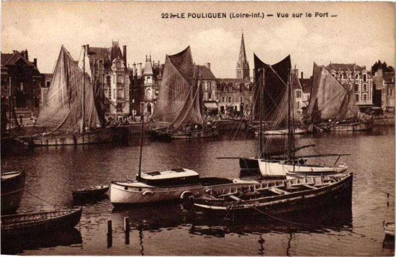Carte postale ancienne Le Pouliguen - Vue sur le Port au Pouliguen