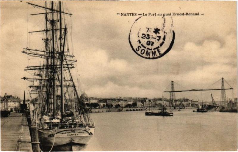 Carte postale ancienne Nantes - Le Port au quai Ernest-Renaud à Nantes