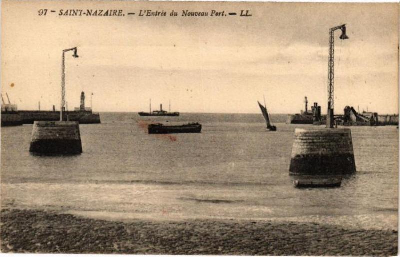 Carte postale ancienne Saint-Nazaire - L'Entrée du Nouveau Port à Saint-Nazaire