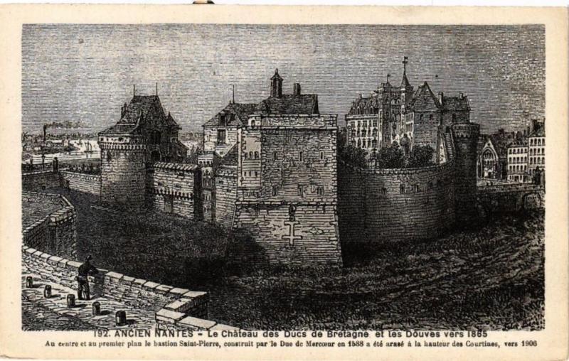 Carte postale ancienne Ancien Nantes - le Chateau des Ducs de Bretagne et les Douves vers à Nantes
