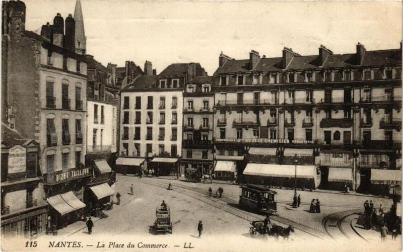 Carte postale ancienne Nantes - La Place du Commerce à Nantes