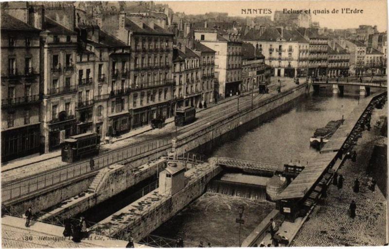 Carte postale ancienne Nantes - Ecluse et quais de l'Erdre à Nantes