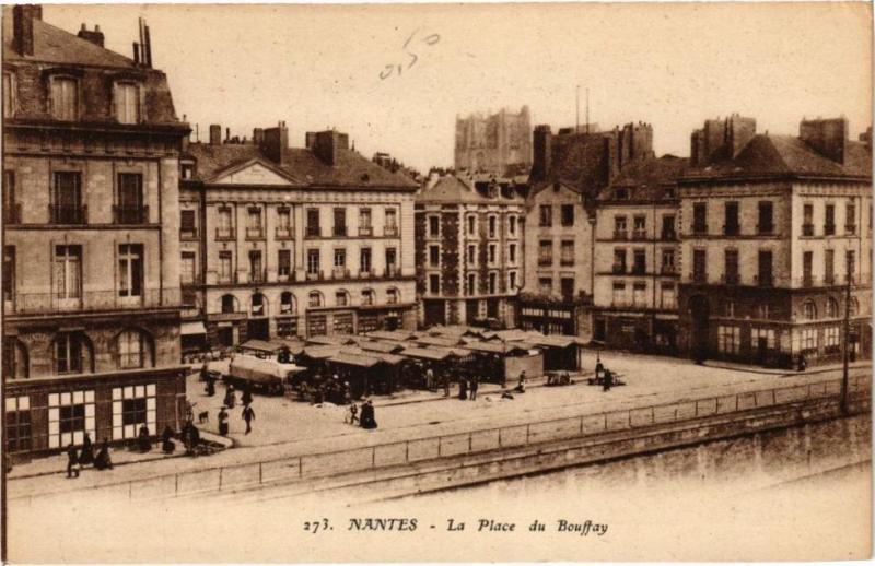 Carte postale ancienne Nantes - La Place du Bouffay à Nantes