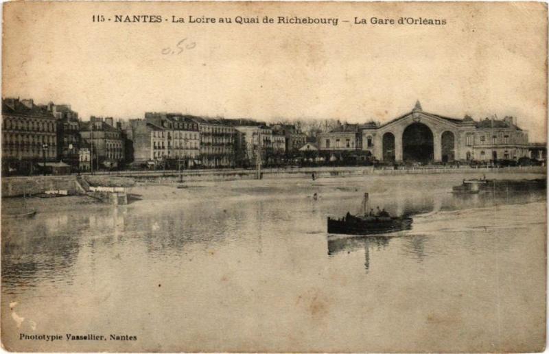Carte postale ancienne Nantes - La Loire au Quai de Richebourg - La Gare d'Orleans à Nantes