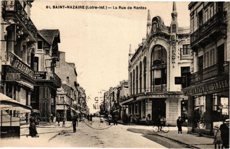 Carte postale ancienne Saint-Nazaire - La Rue de Nantes à Saint-Nazaire