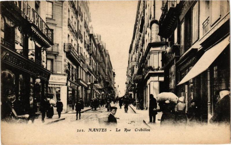 Carte postale ancienne Nantes - La Rue Crebillon à Nantes